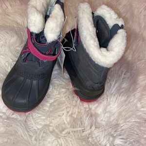 Cat & Jack snow boots! Target Brand. 🥰🎯